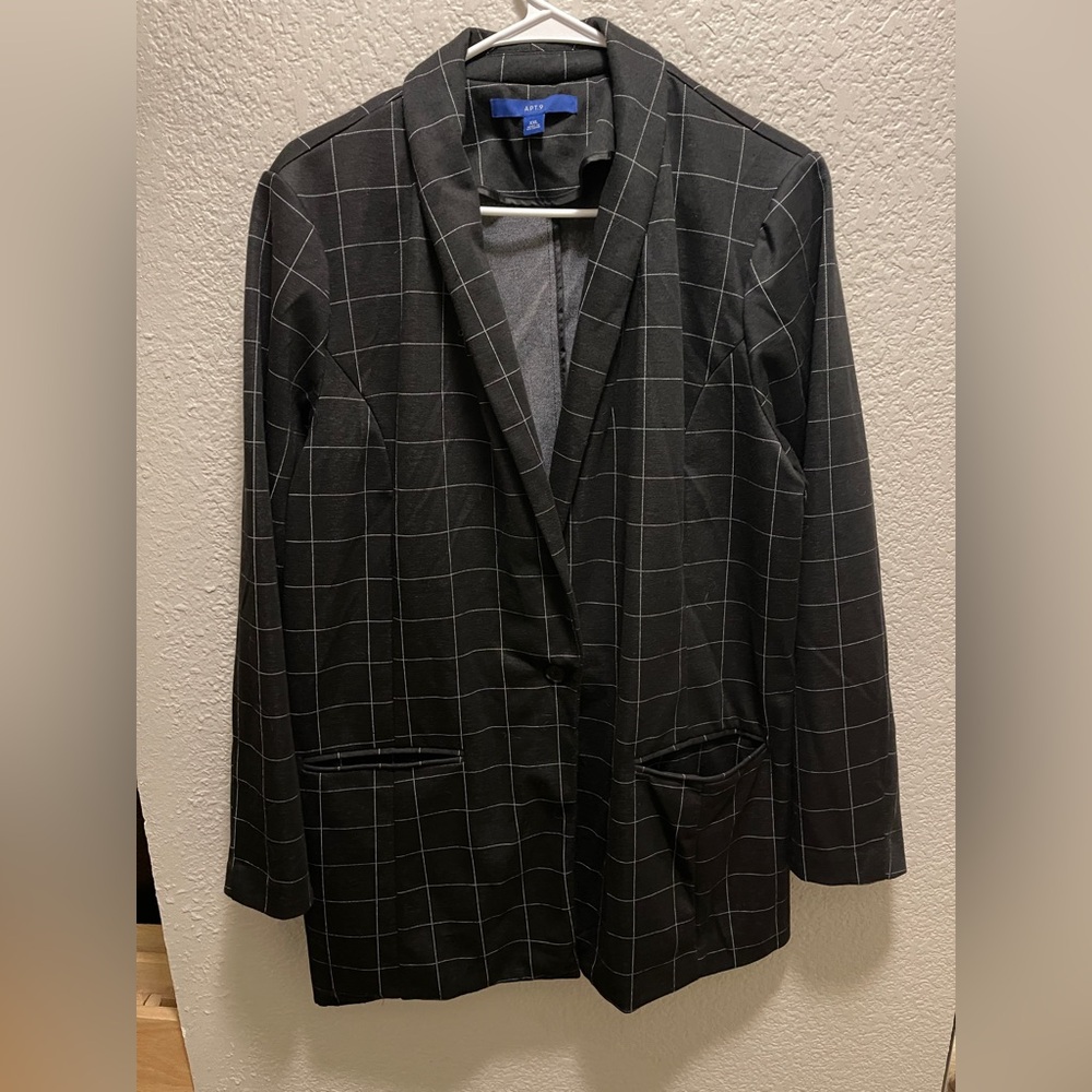 Women’s Black/White Grid Pattern Blazer